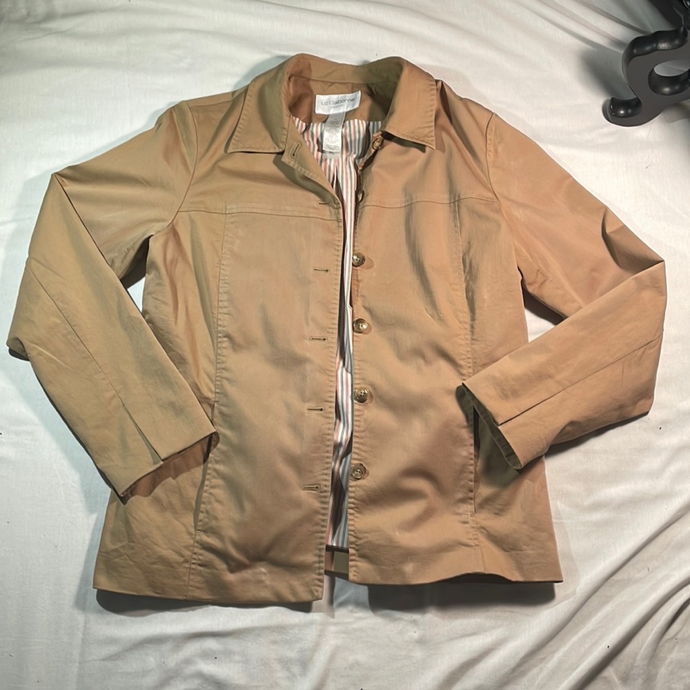 Liz Claiborne Lizsport khaki button down jacket, 2 front pockets,size 10